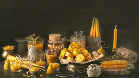 DIY: Making Beeswax Candles with Essential Oils Image